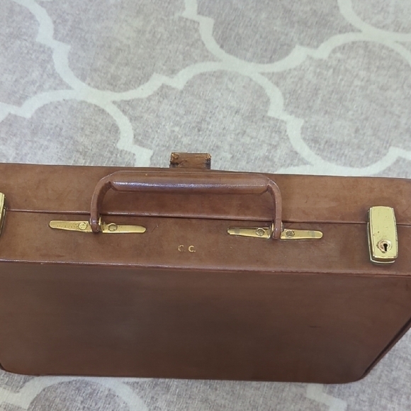 Classic Brown Leather Briefcase - Picture 10 of 15